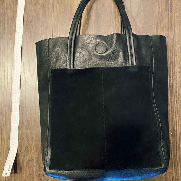 Black tote bag | Genuine leather | Suede pocket | Simons - Picture 2 of 4